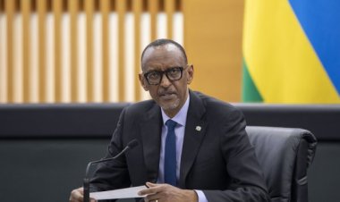 Perezida Kagame yihanganishije imiryango y'abana babanyeshuri 25 bakomerekeye mu mpanuka