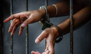 Umwalimu yishe umunyeshuri w'umukobwa amukubise urushyi.