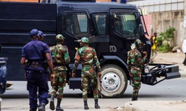 Abapasiteri babiri batawe muri yombi bazira kwambara imyenda ya Gisirikare