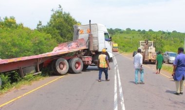 Abantu 11 bitabye Imana  bagonzwe n'imodoka bariho batabara Indi  yari yakoze impanuka