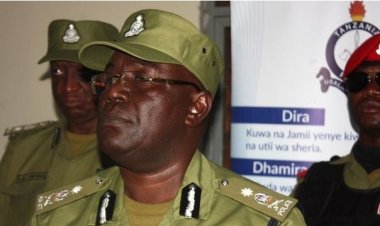 Yasabye rifiti mu Modoka y'abanyeshuri ahita ashimuta babiri