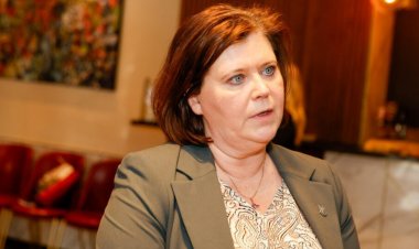 Minisitiri w'abana yeguye nyuma yokubyarana n'umwana w'imyaka 15