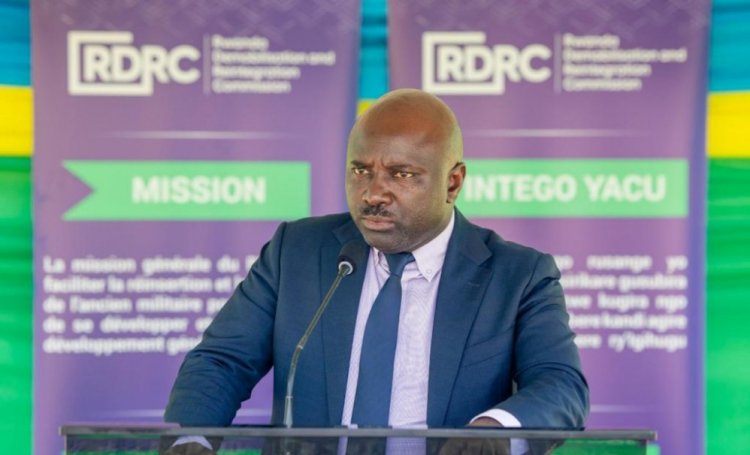 Guverineri w'Amajyaruguru yasabye abakiri mu Mashyamba kurambika intwaro hasi bagataha