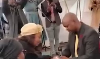 Pasiteri wari uyoboye isengesho ryogushyingura yatunguye abantu yambika impeta umugore wa nyakwigendera