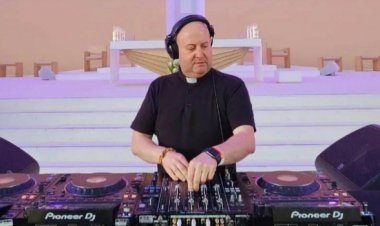 Portugal: Umupadiri ubihuza n'umwuga wo kuvanga imiziki n'igisirikare